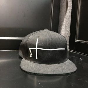 Black scale SnapBack